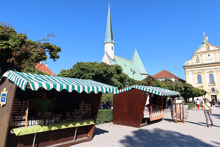 17. Altöttinger Klostermarkt 2021 wieder - neuer Termin auf dem Kapellplatz 03.-05.09.2021 (©Foto: Martin Schmitz)